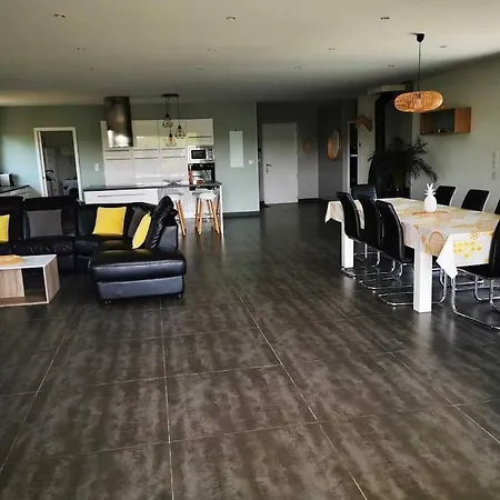 Contemporaine Avec Piscine A Debordement Dans Un Domaine Viticole Servian