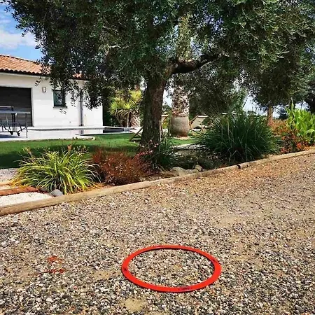 Villa Contemporaine Avec Piscine A Debordement Dans Un Domaine Viticole Servian